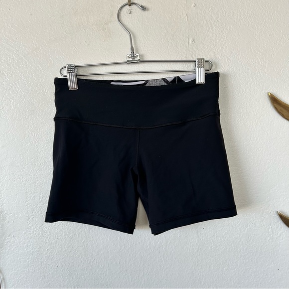 Lululemon Reverse Groove Short biker shorts - Picture 2 of 5